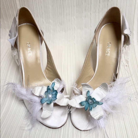 NEW Hand Embellished Floral Satin Formal Heels - Picture 2 of 8